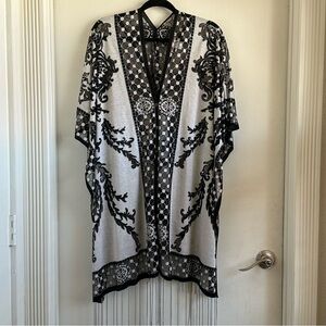 Kokomo Unlimited Chic Black Cream  Boho Kimono Cape w Fringes GORGEOUS! One Size